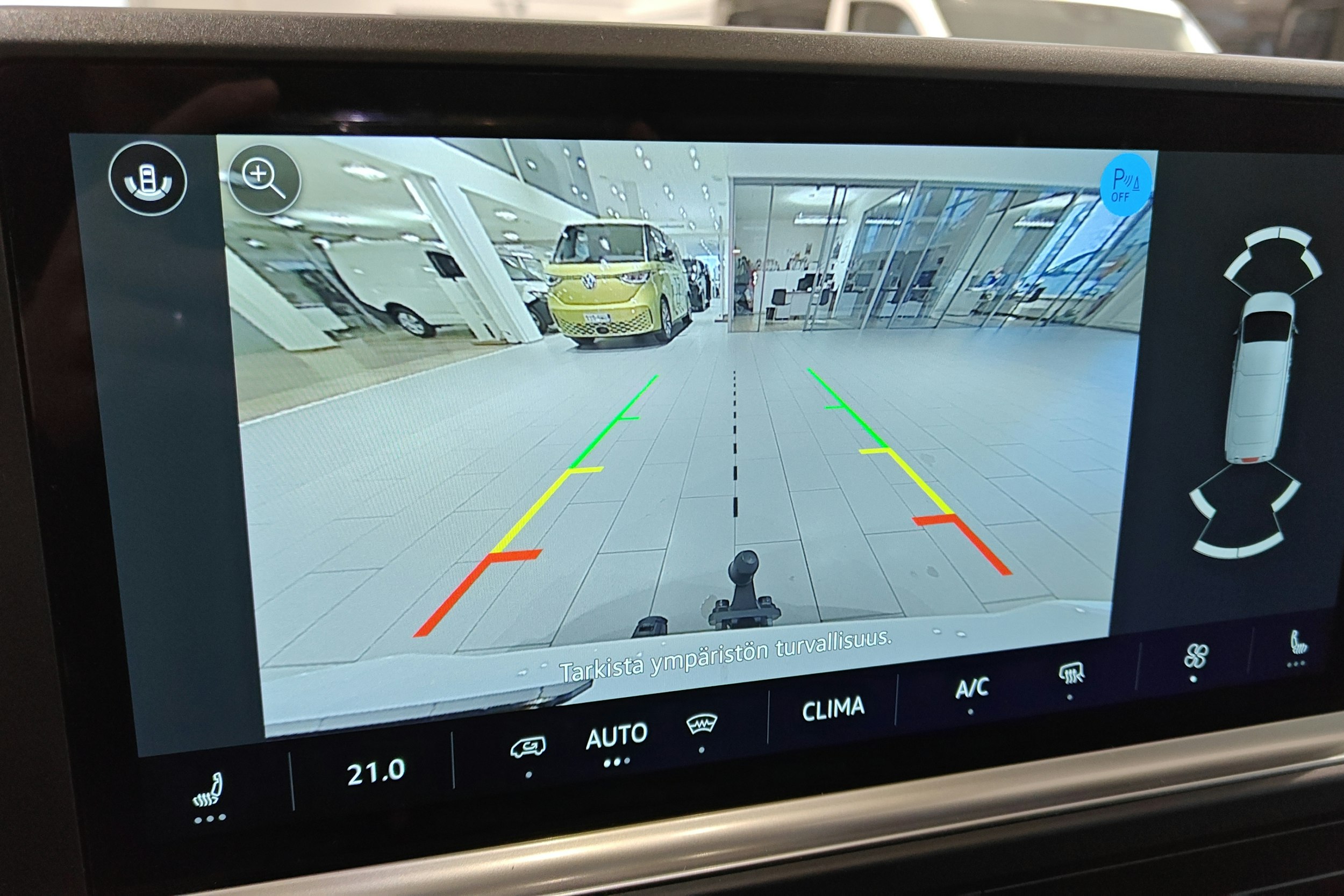 valkoinen Volkswagen Transporter 2025 kuva 16.