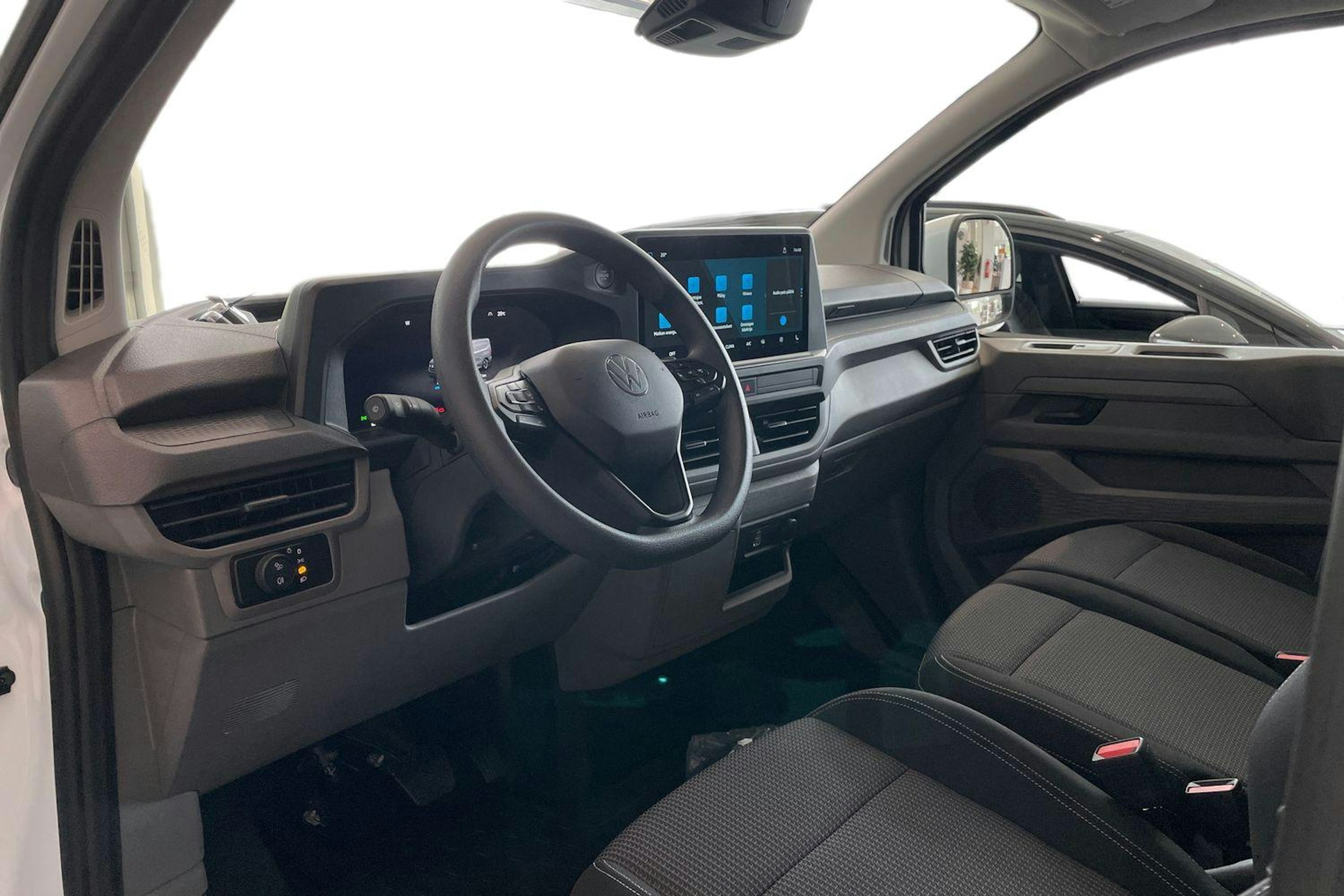 valkoinen Volkswagen Transporter 2025 kuva 6.