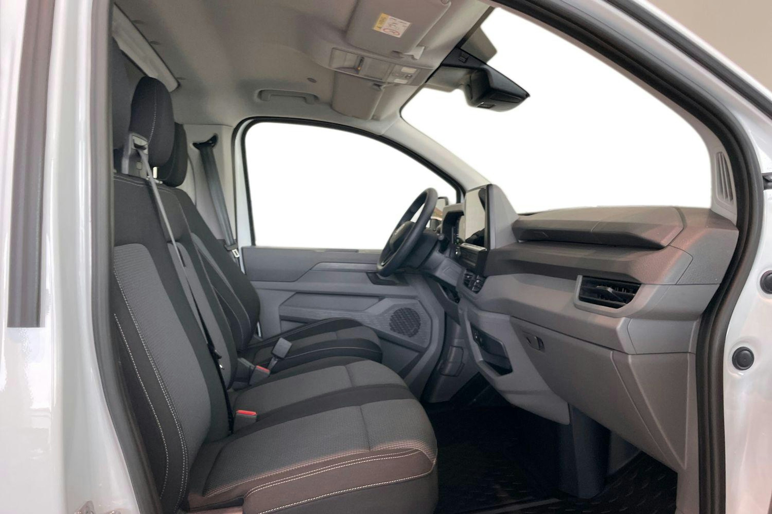 valkoinen Volkswagen Transporter 2025 kuva 8.