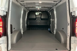 valkoinen Volkswagen Transporter 2025 kuva 9.