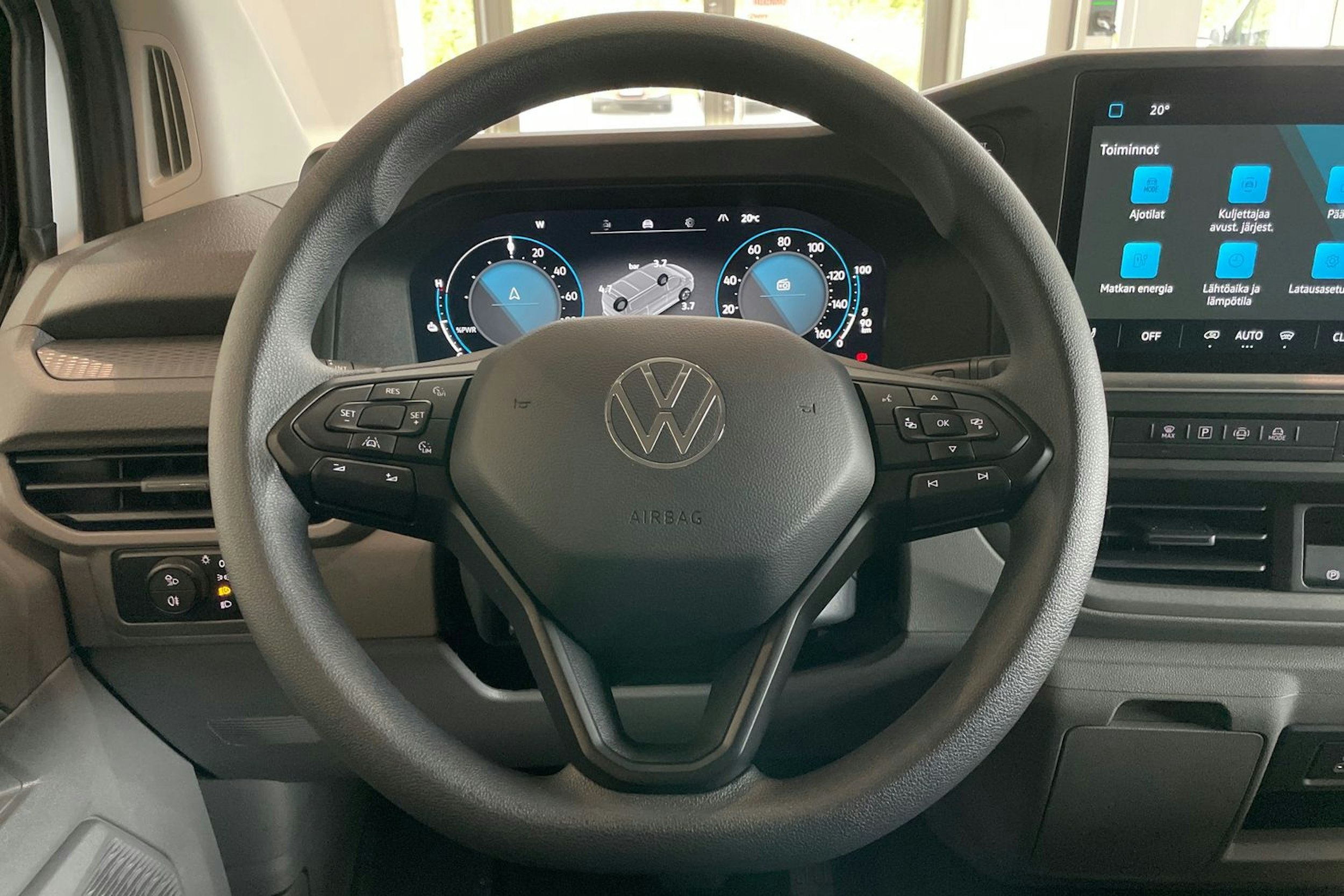 valkoinen Volkswagen Transporter 2025 kuva 11.