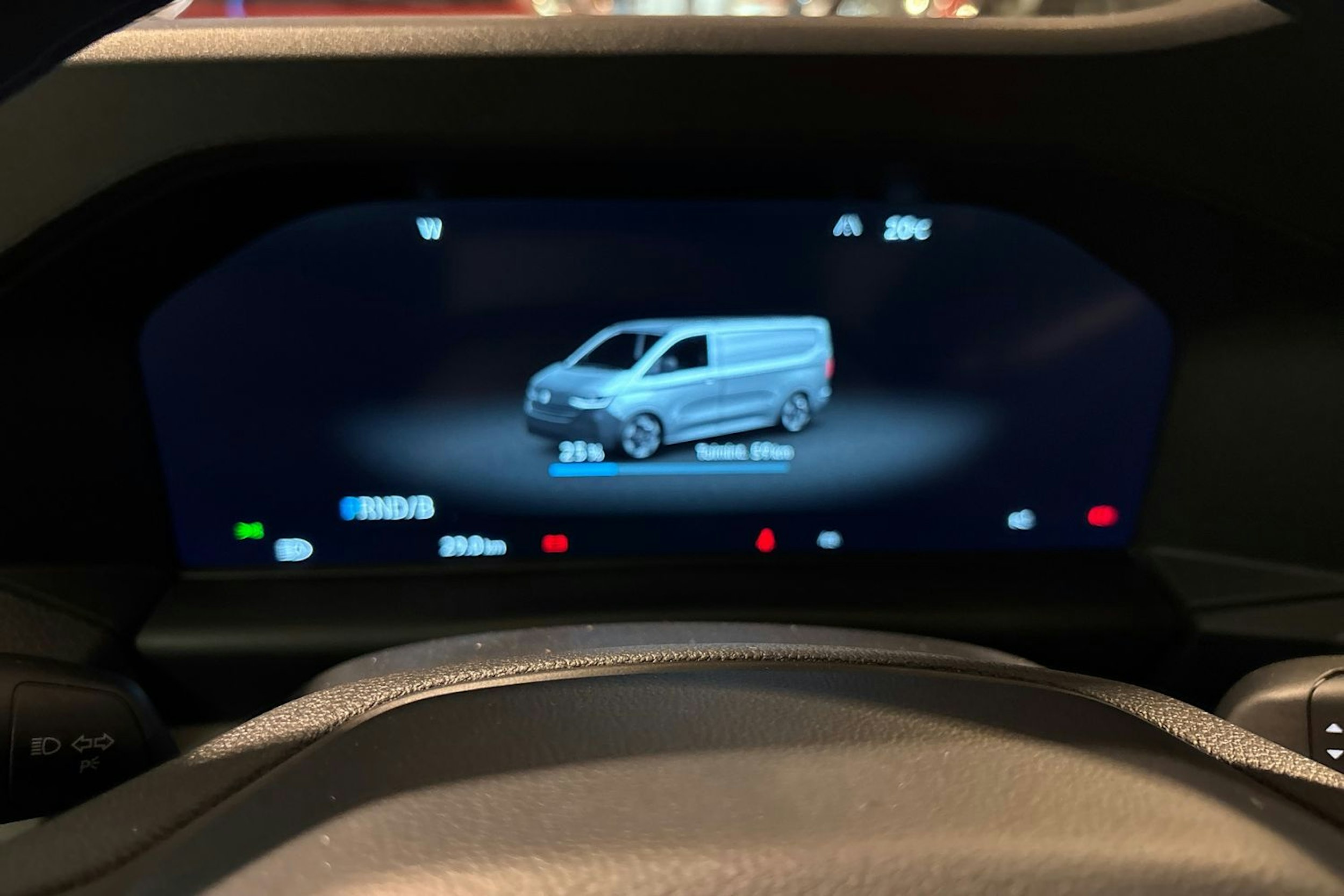 valkoinen Volkswagen Transporter 2025 kuva 14.