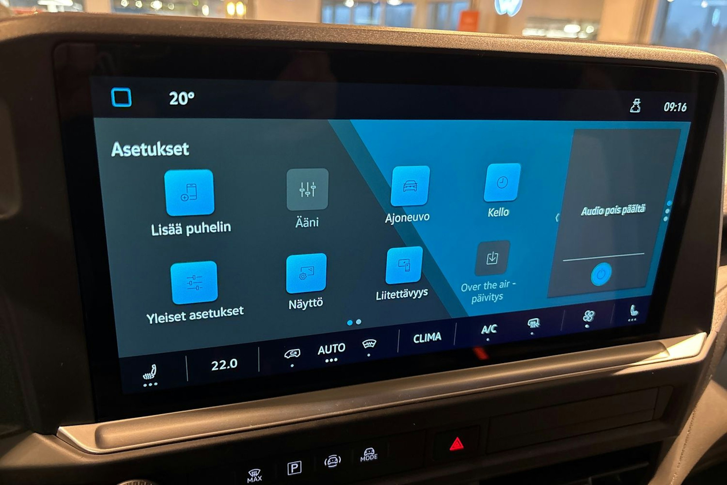 valkoinen Volkswagen Transporter 2025 kuva 15.