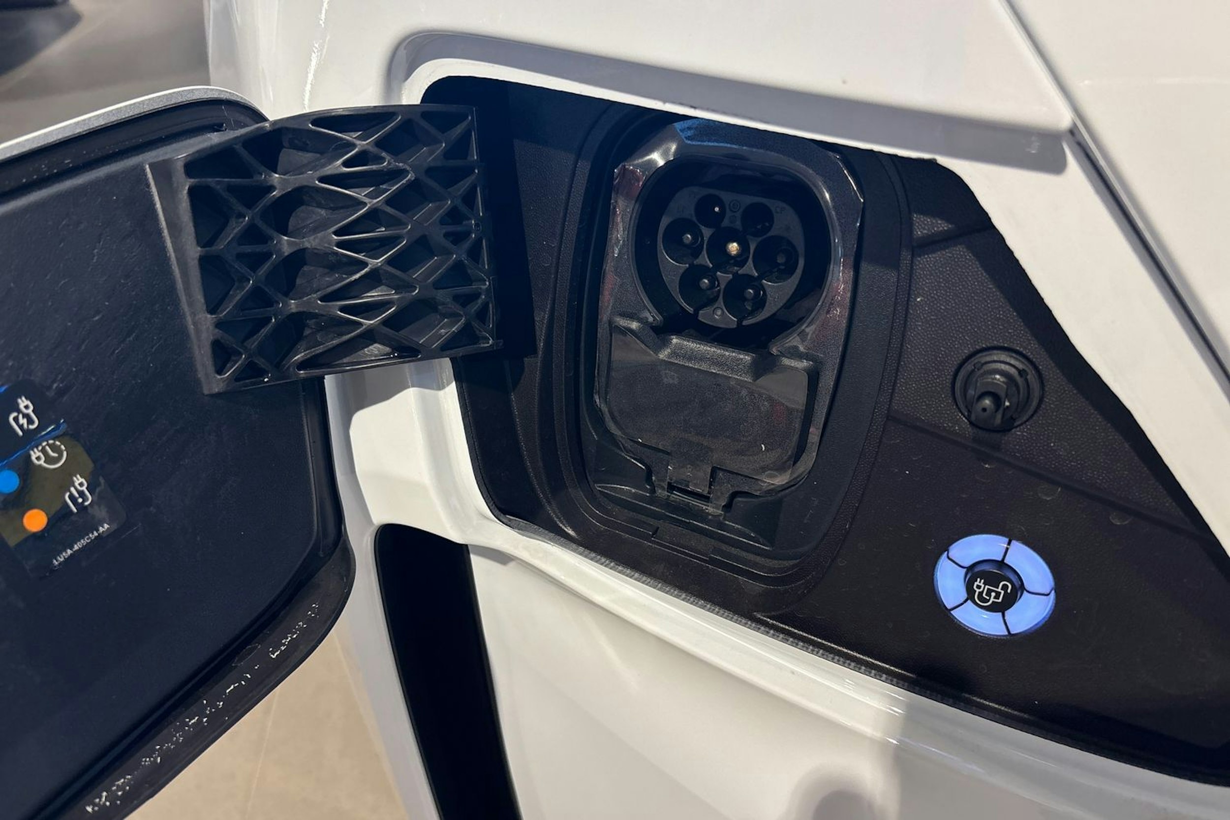 valkoinen Volkswagen Transporter 2025 kuva 23.