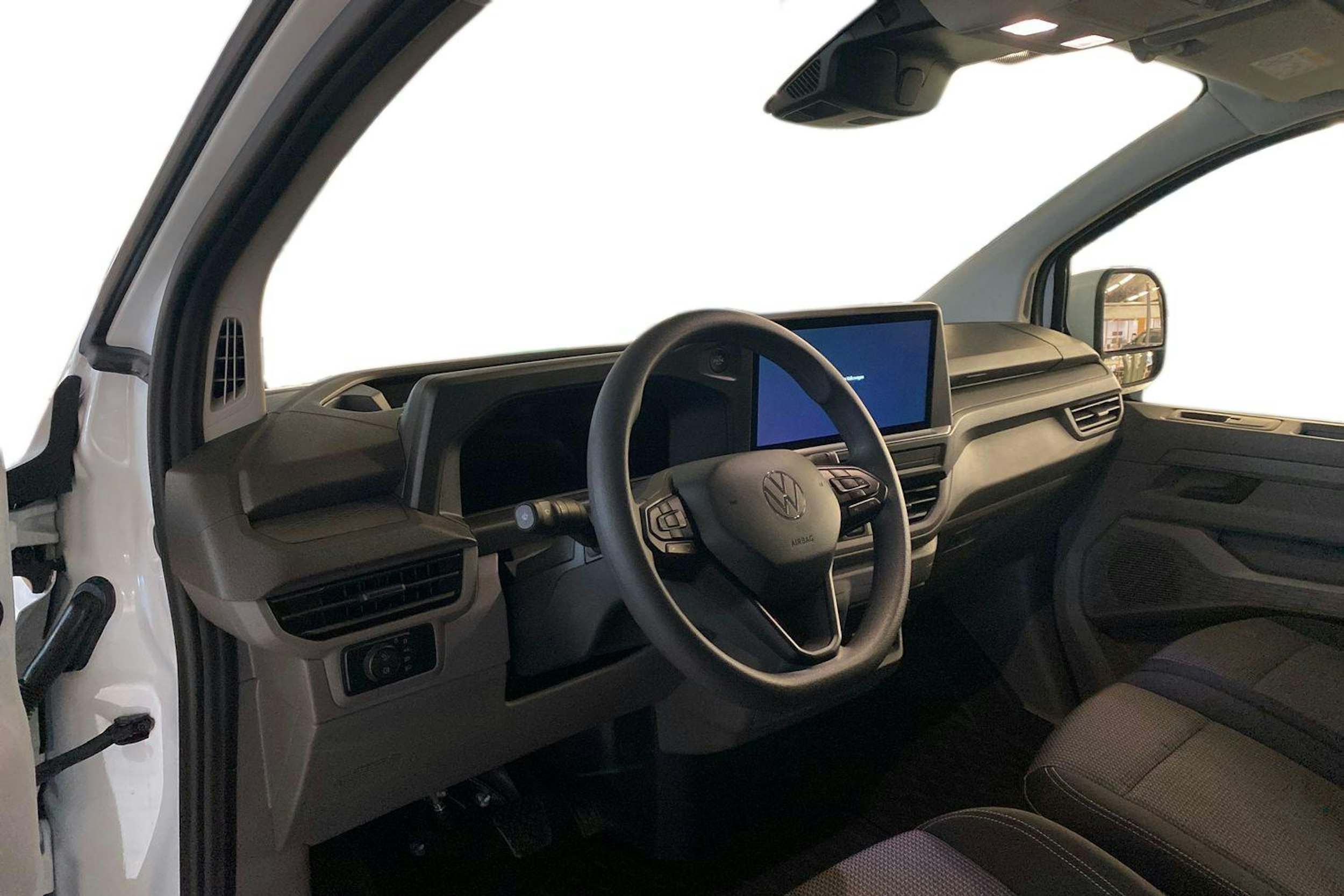 valkoinen Volkswagen Transporter 2025 kuva 8.