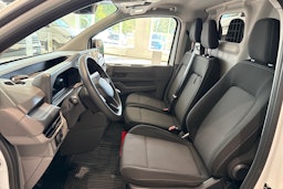 valkoinen Volkswagen Transporter 2025 kuva 25.