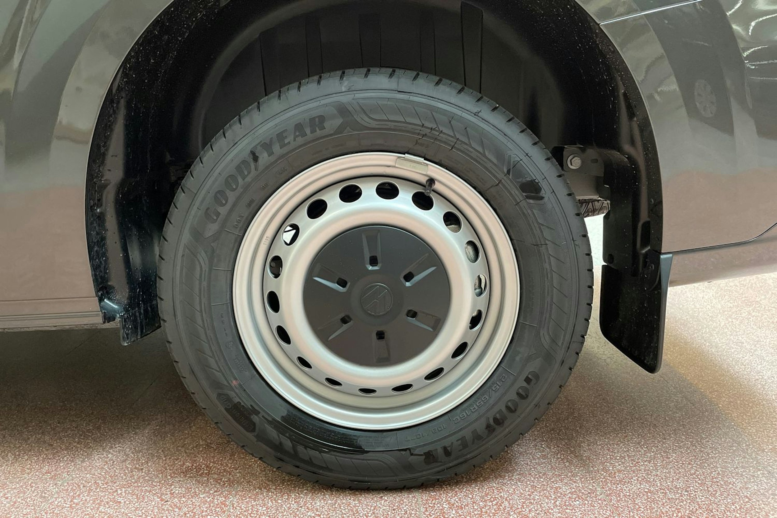 met. harmaa Volkswagen Transporter 2025 kuva 13.