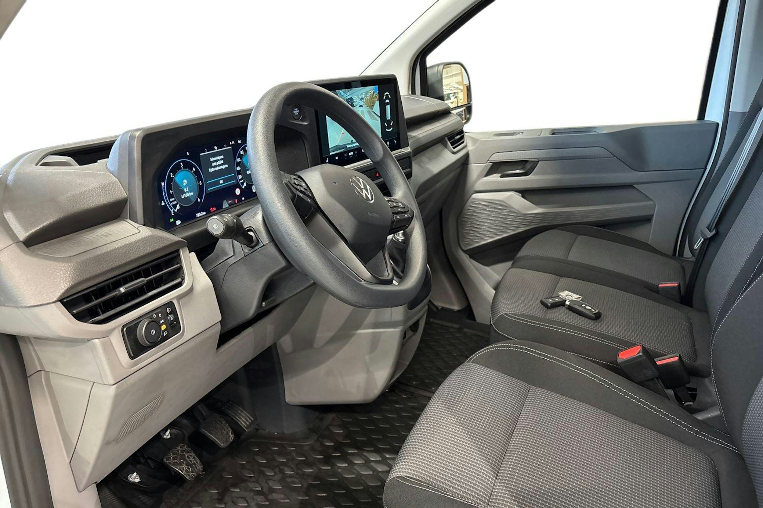Valkoinen Volkswagen Transporter 2025 kuva 8.