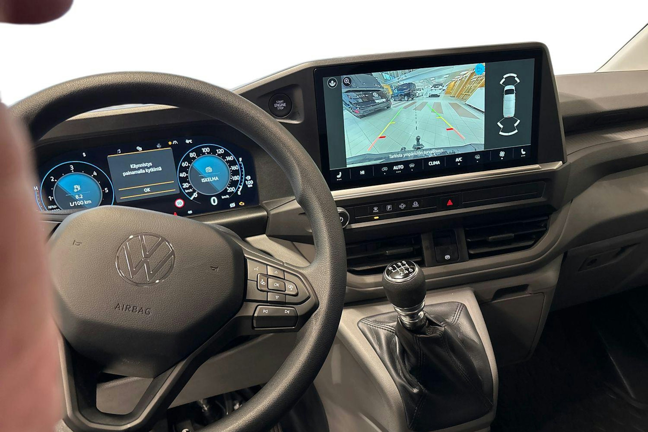 Valkoinen Volkswagen Transporter 2025 kuva 9.