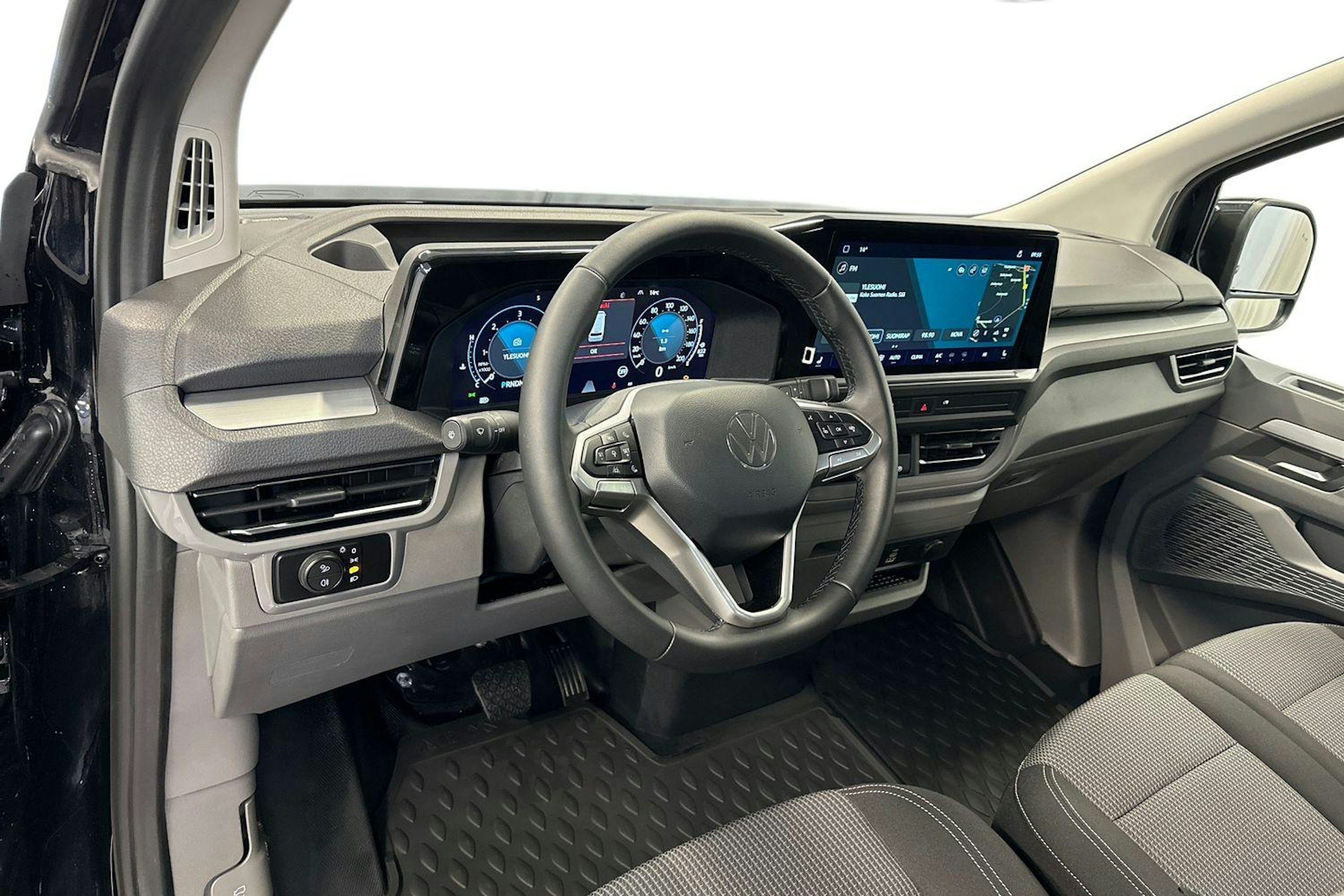 Musta Volkswagen Transporter 2025 kuva 8.