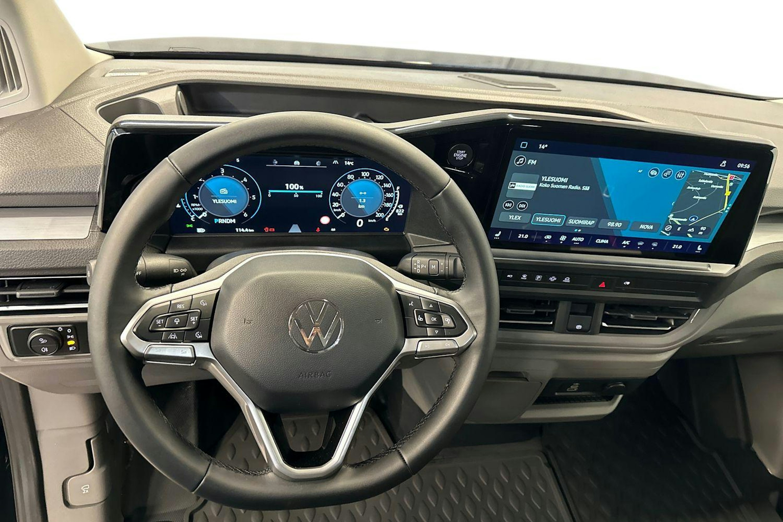 Musta Volkswagen Transporter 2025 kuva 9.