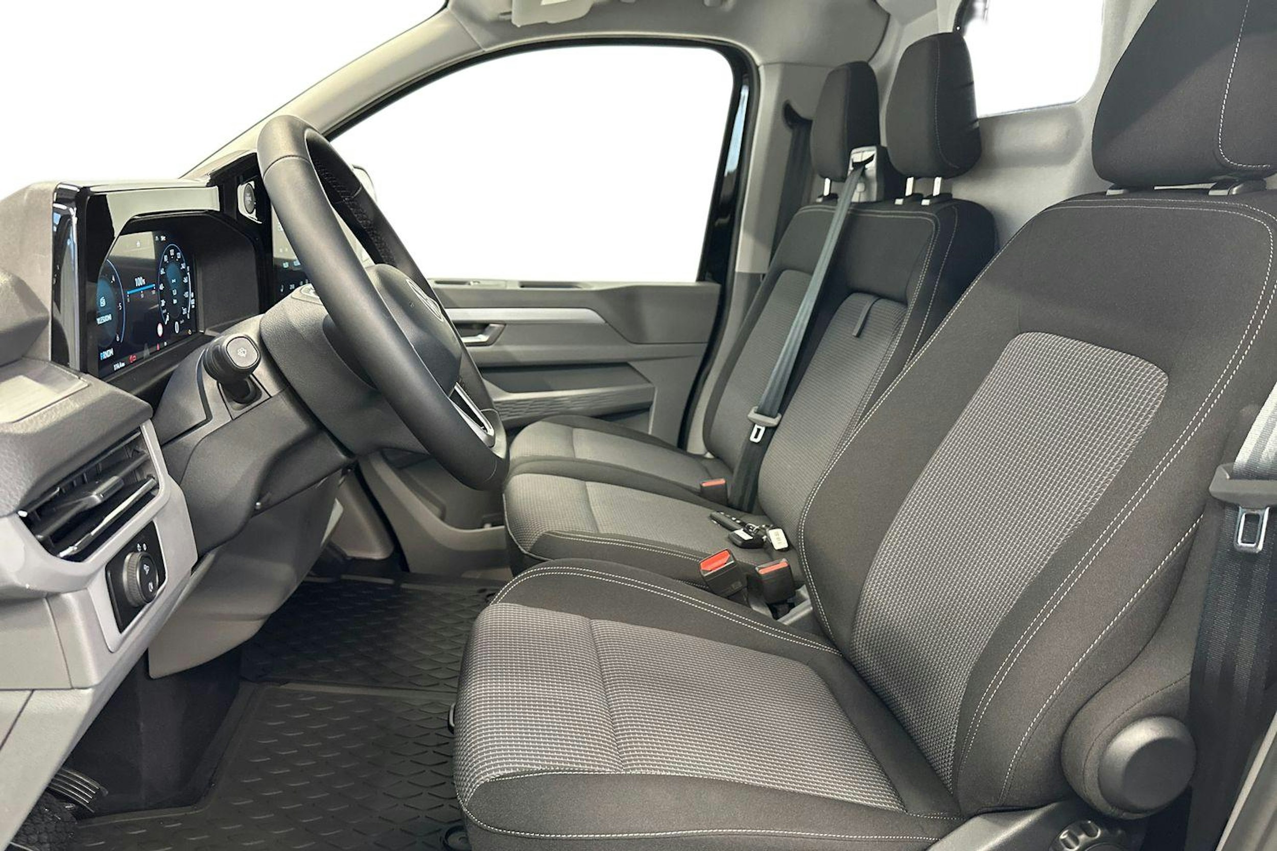 Musta Volkswagen Transporter 2025 kuva 11.