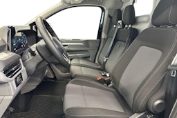 Musta Volkswagen Transporter 2025 kuva 11.