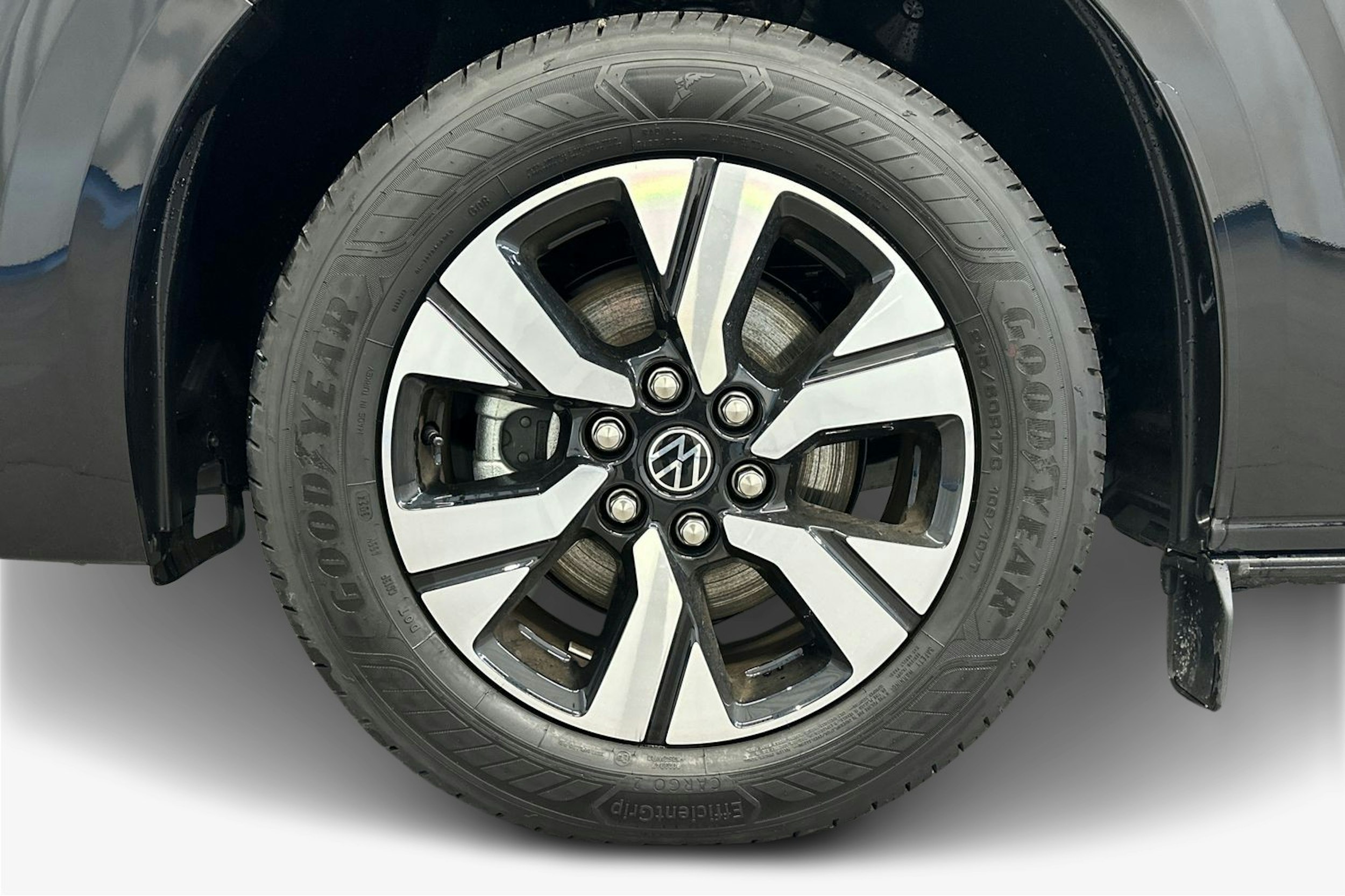 Musta Volkswagen Transporter 2025 kuva 12.