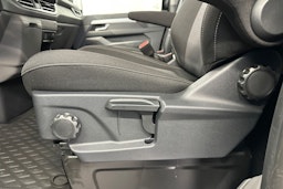 Musta Volkswagen Transporter 2025 kuva 16.