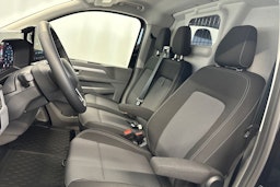 Musta Volkswagen Transporter 2025 kuva 17.