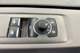 Musta Volkswagen Transporter 2025 kuva 18.