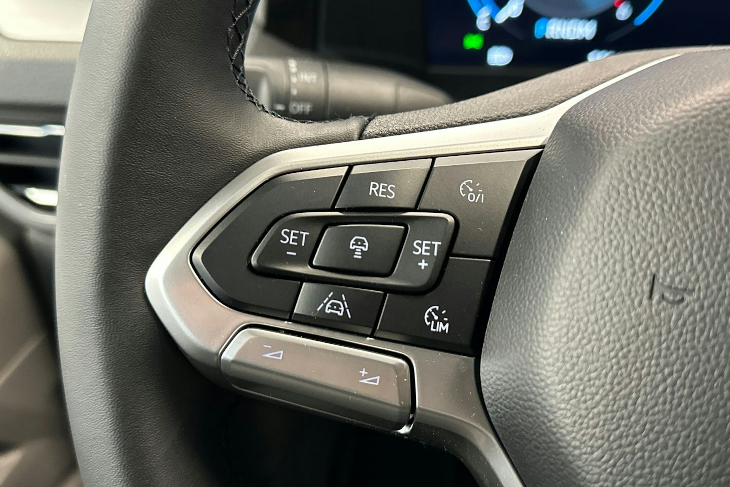 Musta Volkswagen Transporter 2025 kuva 20.