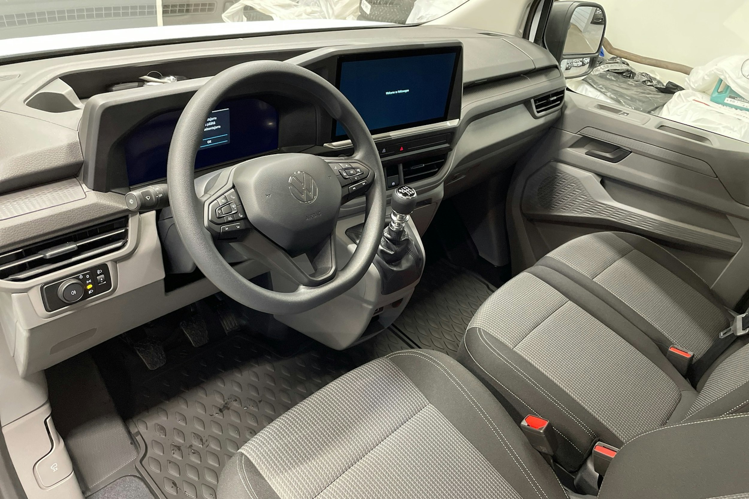 valkoinen Volkswagen Transporter 2025 kuva 6.