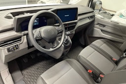 valkoinen Volkswagen Transporter 2025 kuva 6.