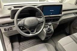 valkoinen Volkswagen Transporter 2025 kuva 7.