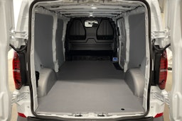 valkoinen Volkswagen Transporter 2025 kuva 10.