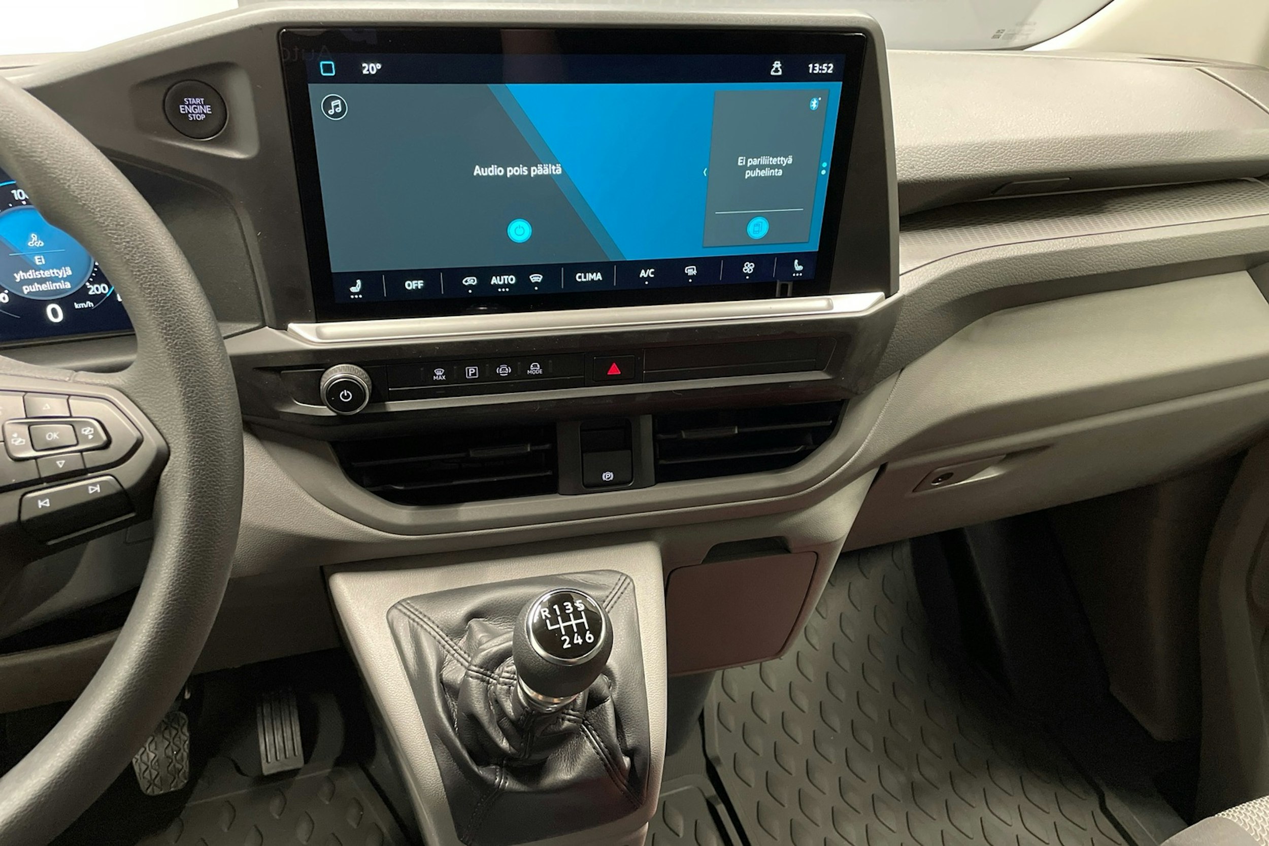 valkoinen Volkswagen Transporter 2025 kuva 12.