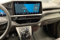 valkoinen Volkswagen Transporter 2025 kuva 12.
