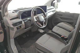 Musta Volkswagen Transporter 2025 kuva 8.