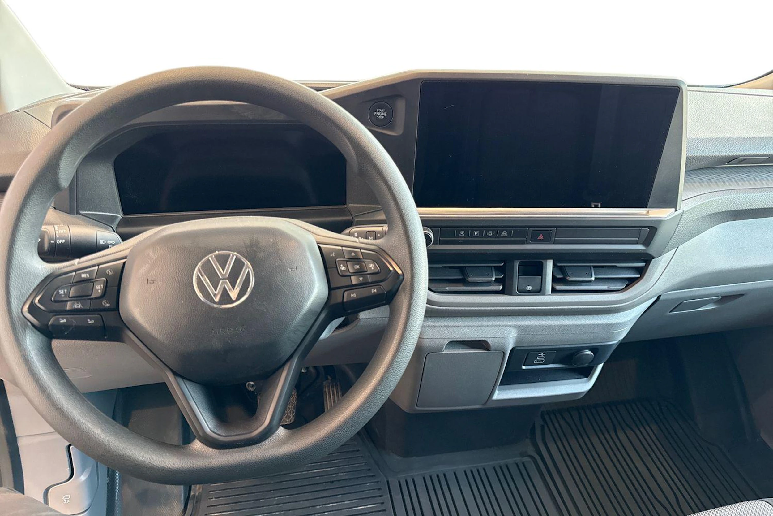 harmaa Volkswagen Transporter 2025 kuva 9.