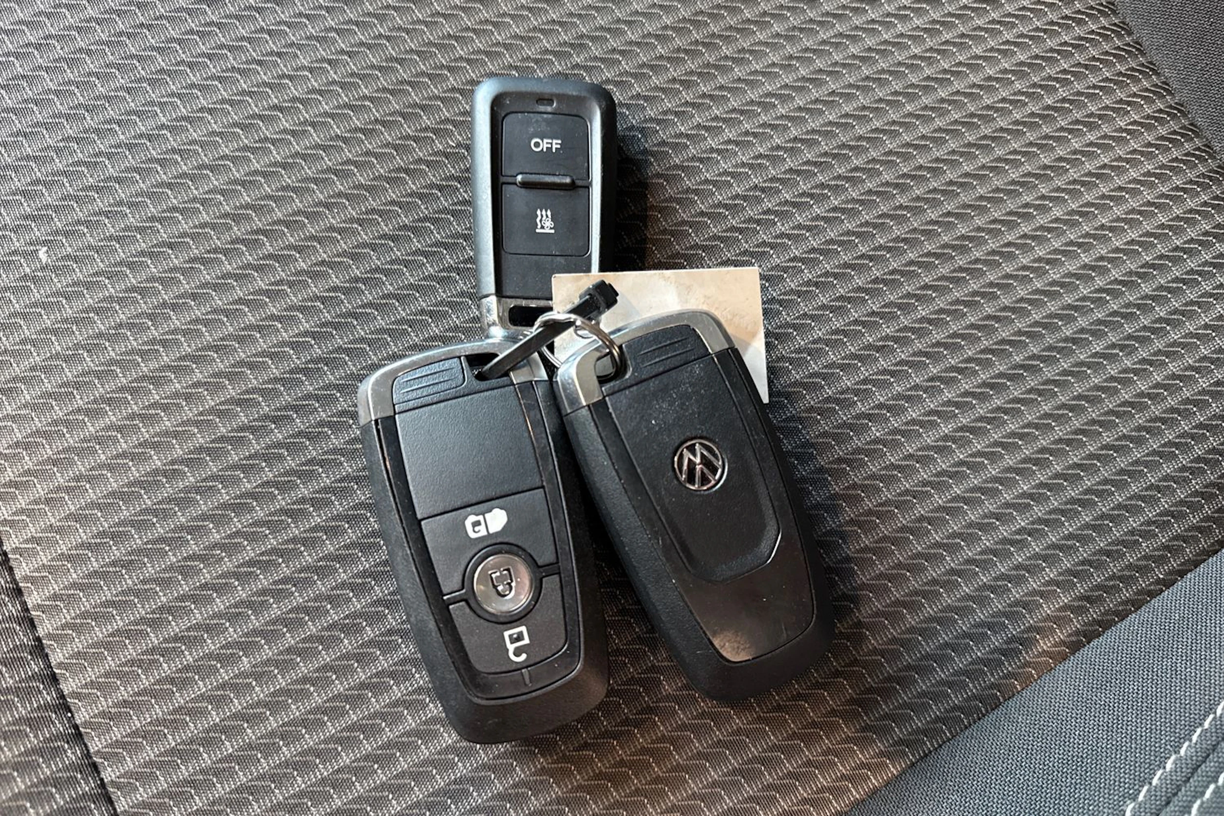 harmaa Volkswagen Transporter 2025 kuva 14.