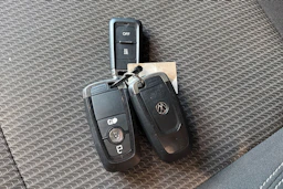 harmaa Volkswagen Transporter 2025 kuva 14.