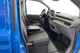 sininen Volkswagen Transporter 2025 kuva 10.