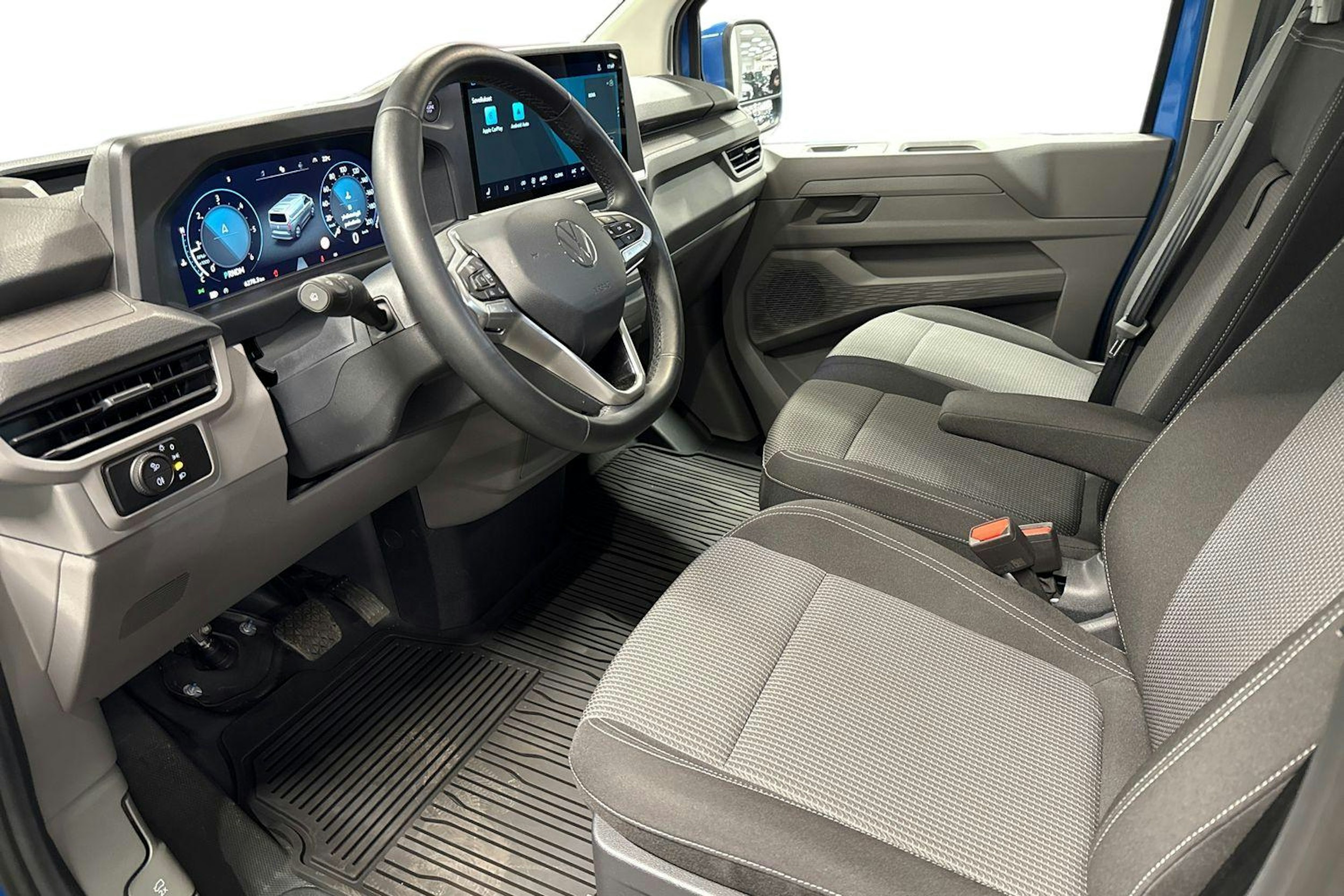 Sininen Volkswagen Transporter 2025 kuva 7.