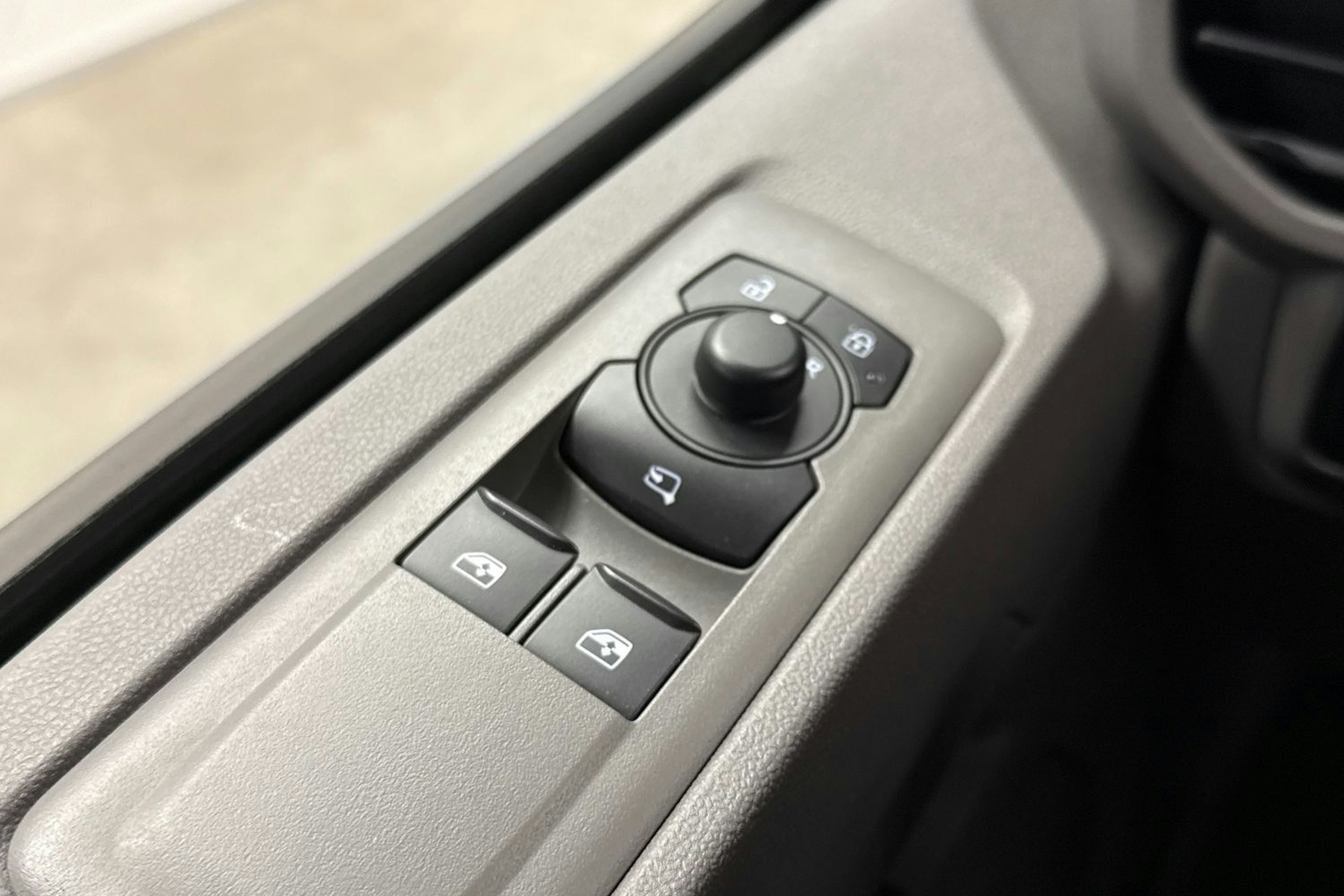 Sininen Volkswagen Transporter 2025 kuva 17.