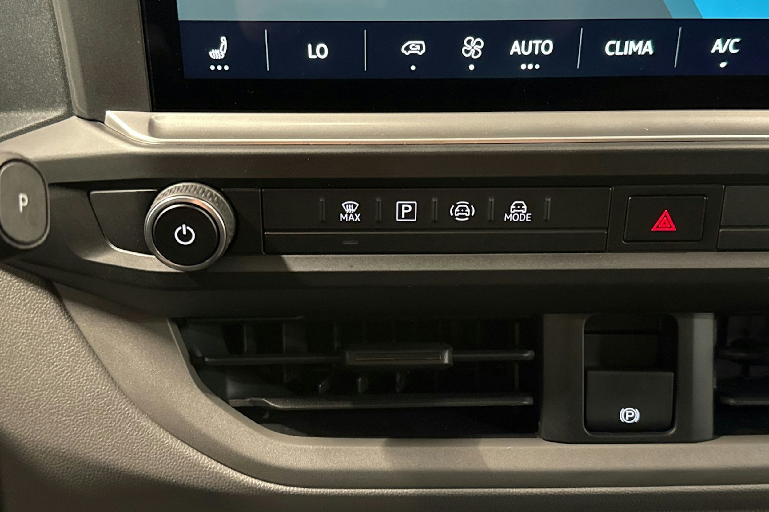 Sininen Volkswagen Transporter 2025 kuva 28.