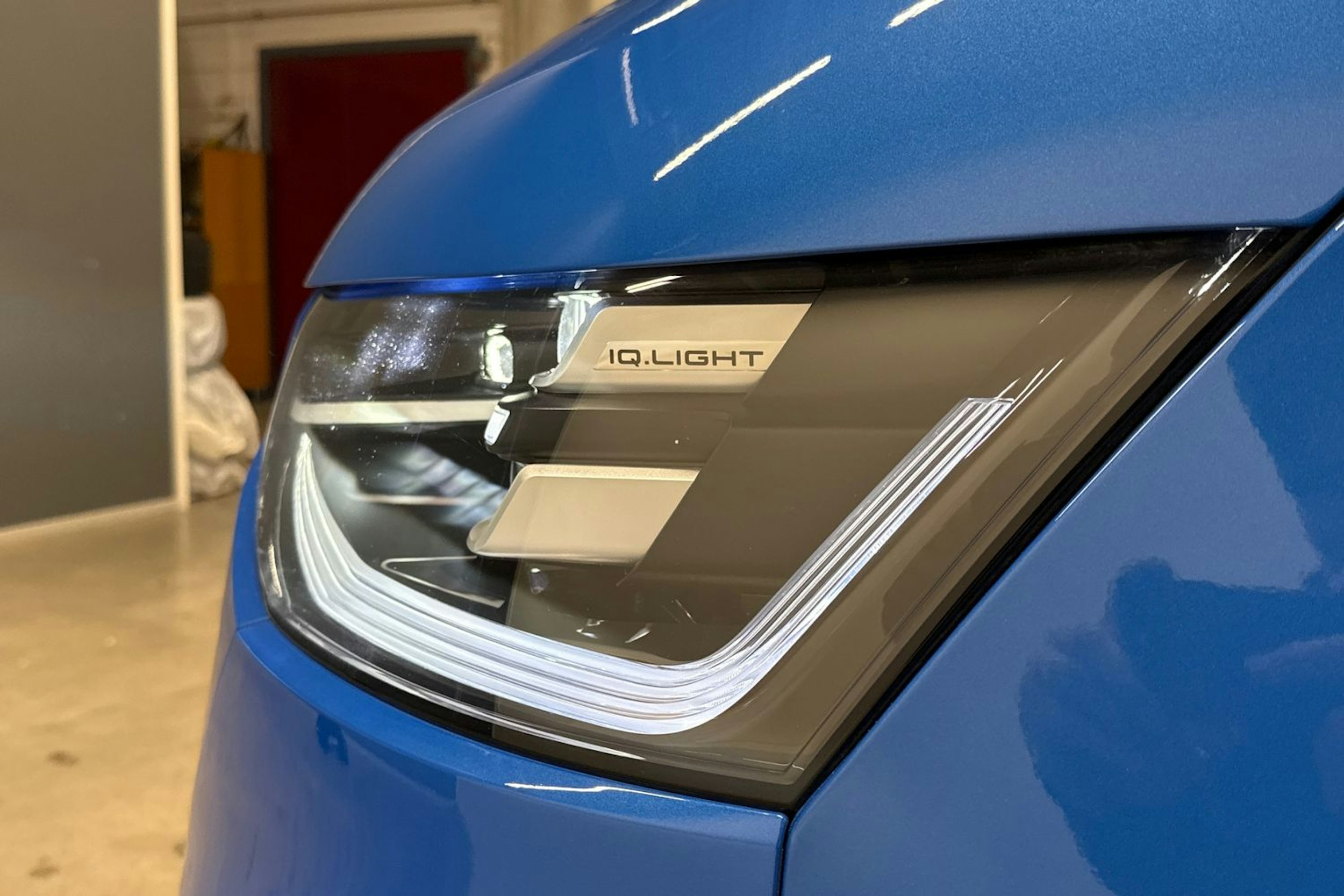Sininen Volkswagen Transporter 2025 kuva 32.
