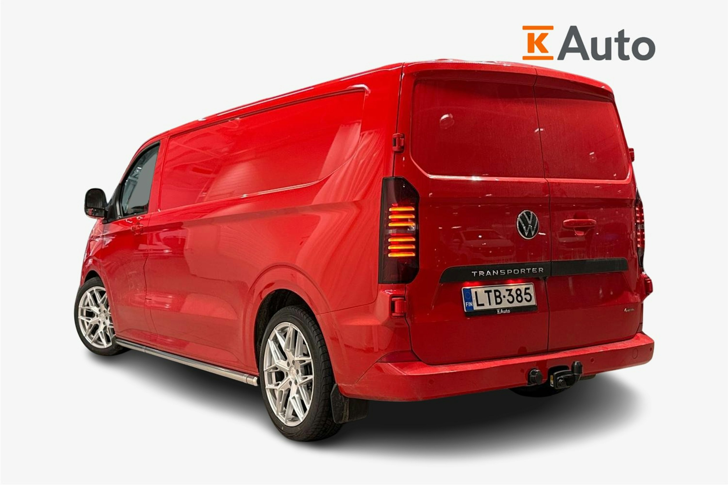 Punainen Volkswagen Transporter 2025 kuva 2.