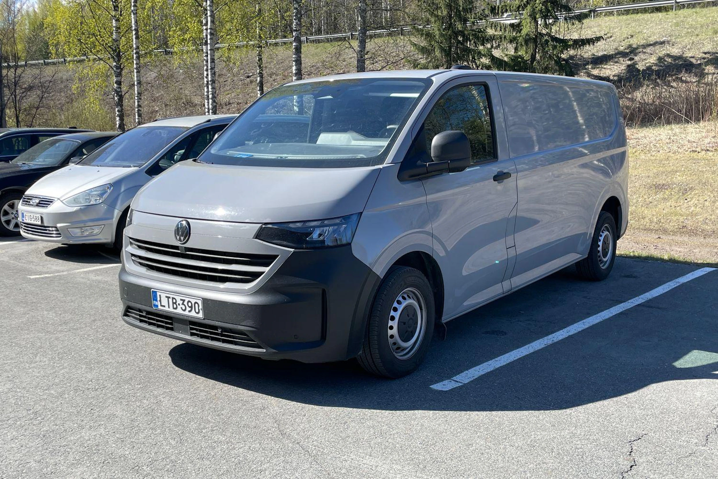 harmaa Volkswagen Transporter 2025 kuva 3.