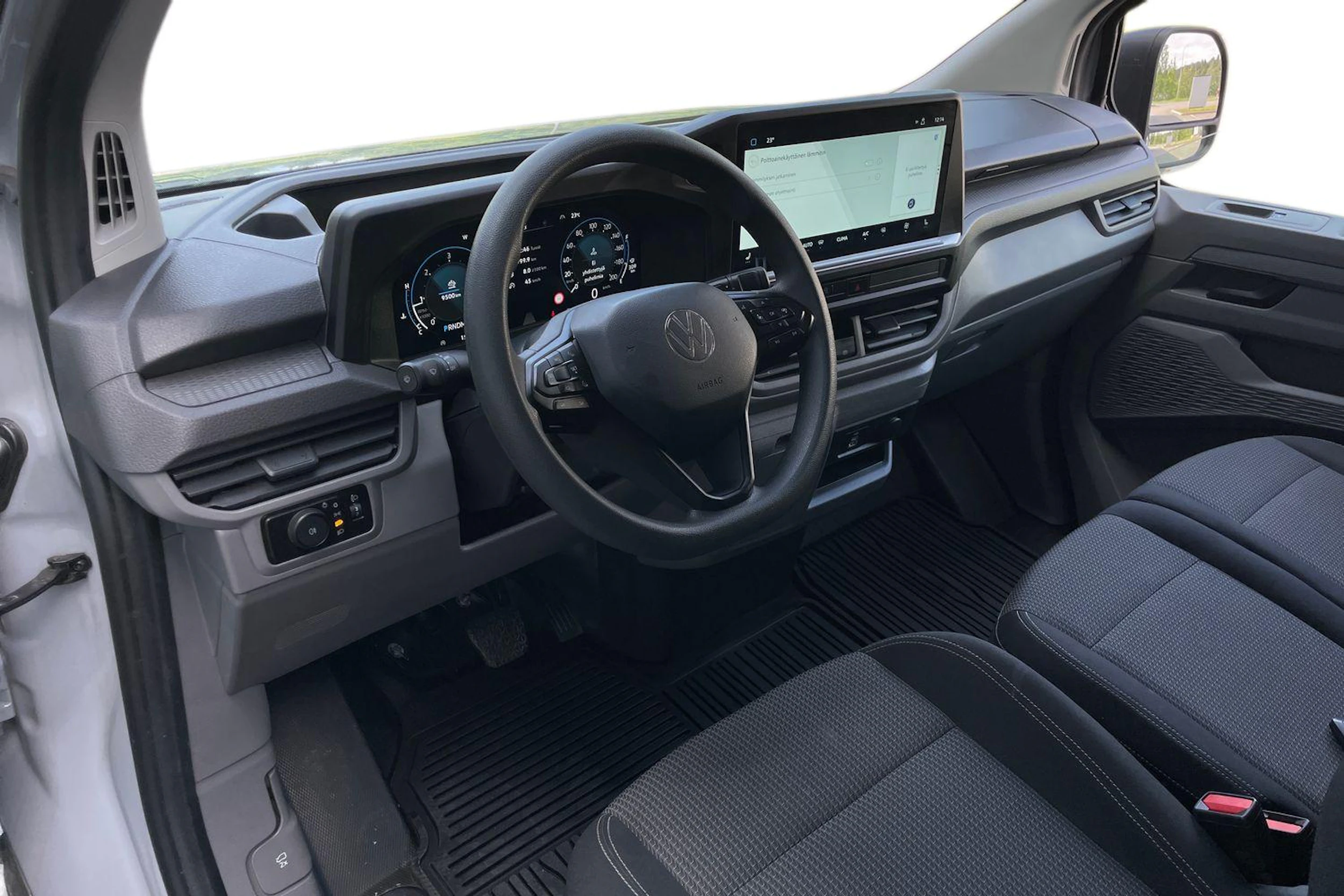 harmaa Volkswagen Transporter 2025 kuva 8.