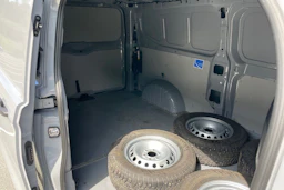 harmaa Volkswagen Transporter 2025 kuva 26.