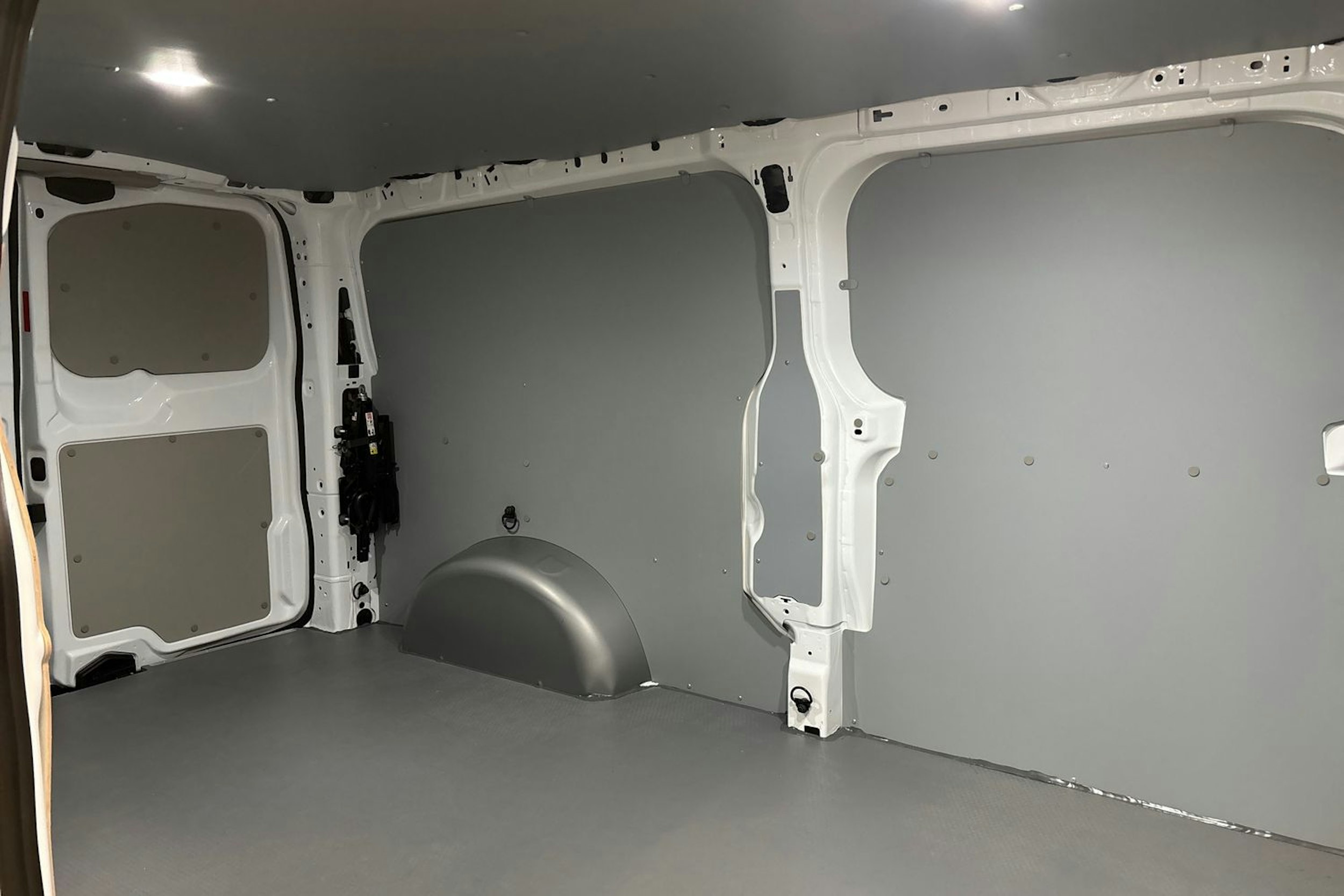 Valkoinen Volkswagen Transporter 2025 kuva 11.