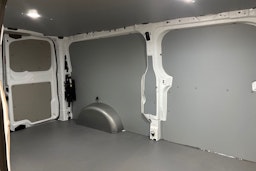 Valkoinen Volkswagen Transporter 2025 kuva 11.