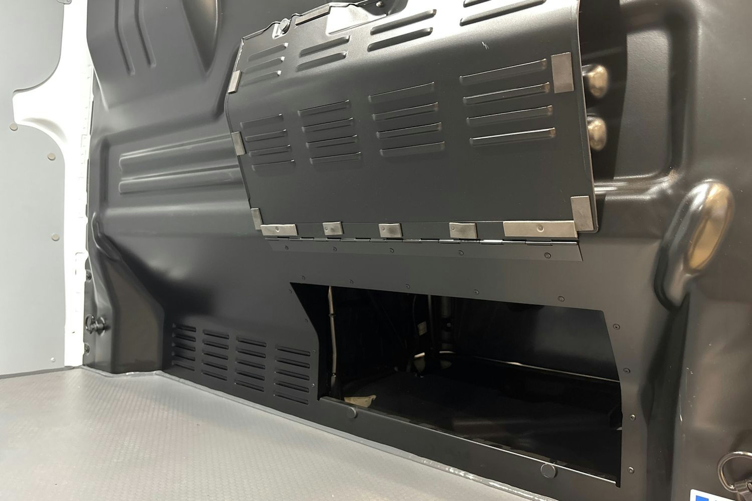 Valkoinen Volkswagen Transporter 2025 kuva 13.