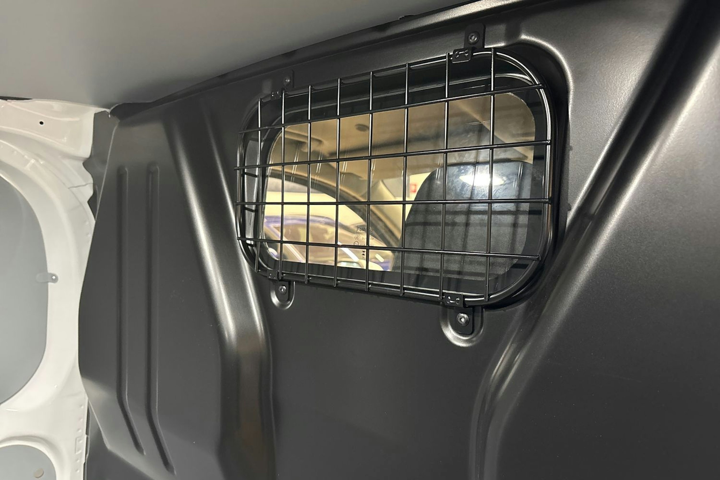 Valkoinen Volkswagen Transporter 2025 kuva 14.