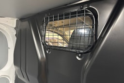 Valkoinen Volkswagen Transporter 2025 kuva 14.