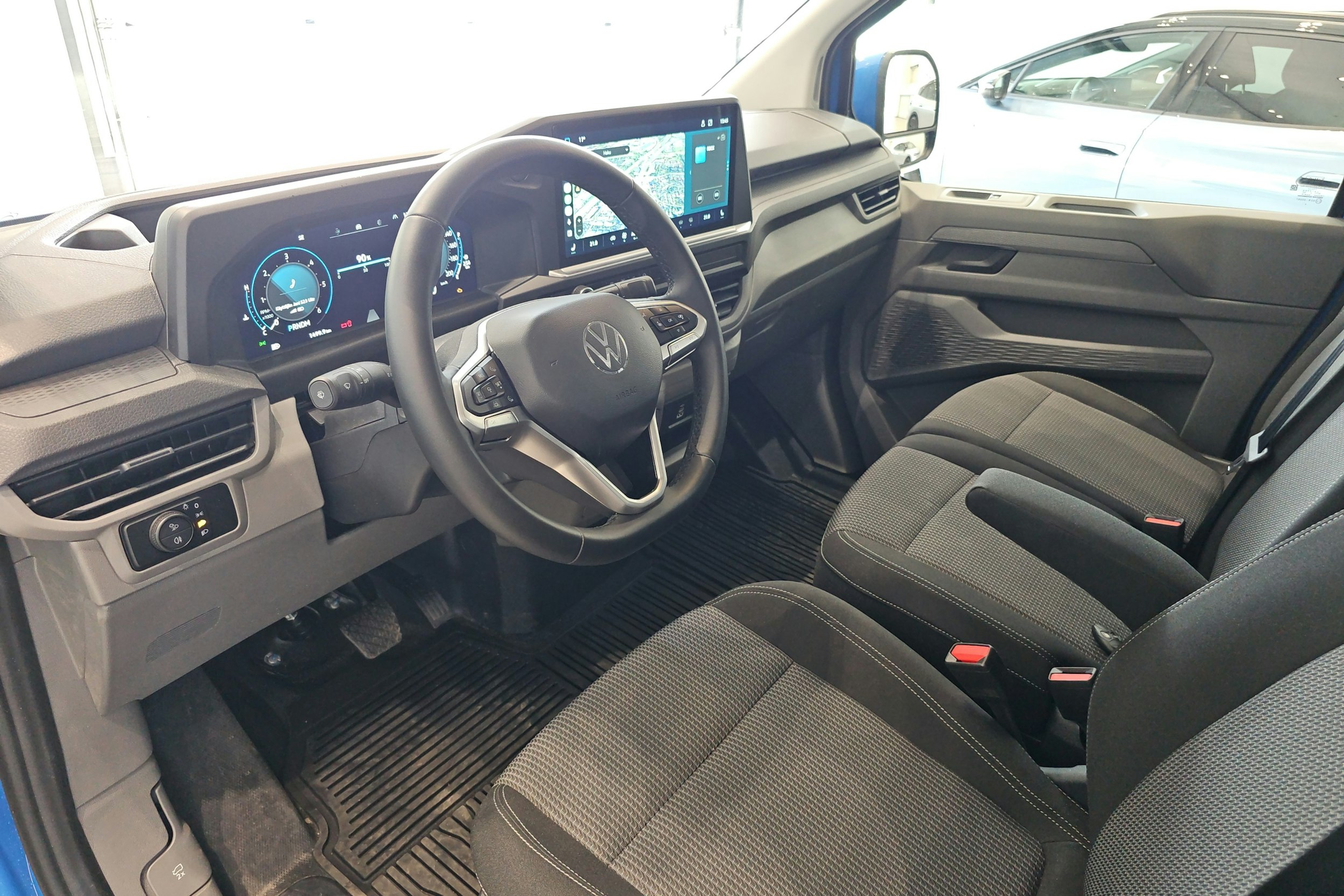 sininen Volkswagen Transporter 2025 kuva 6.