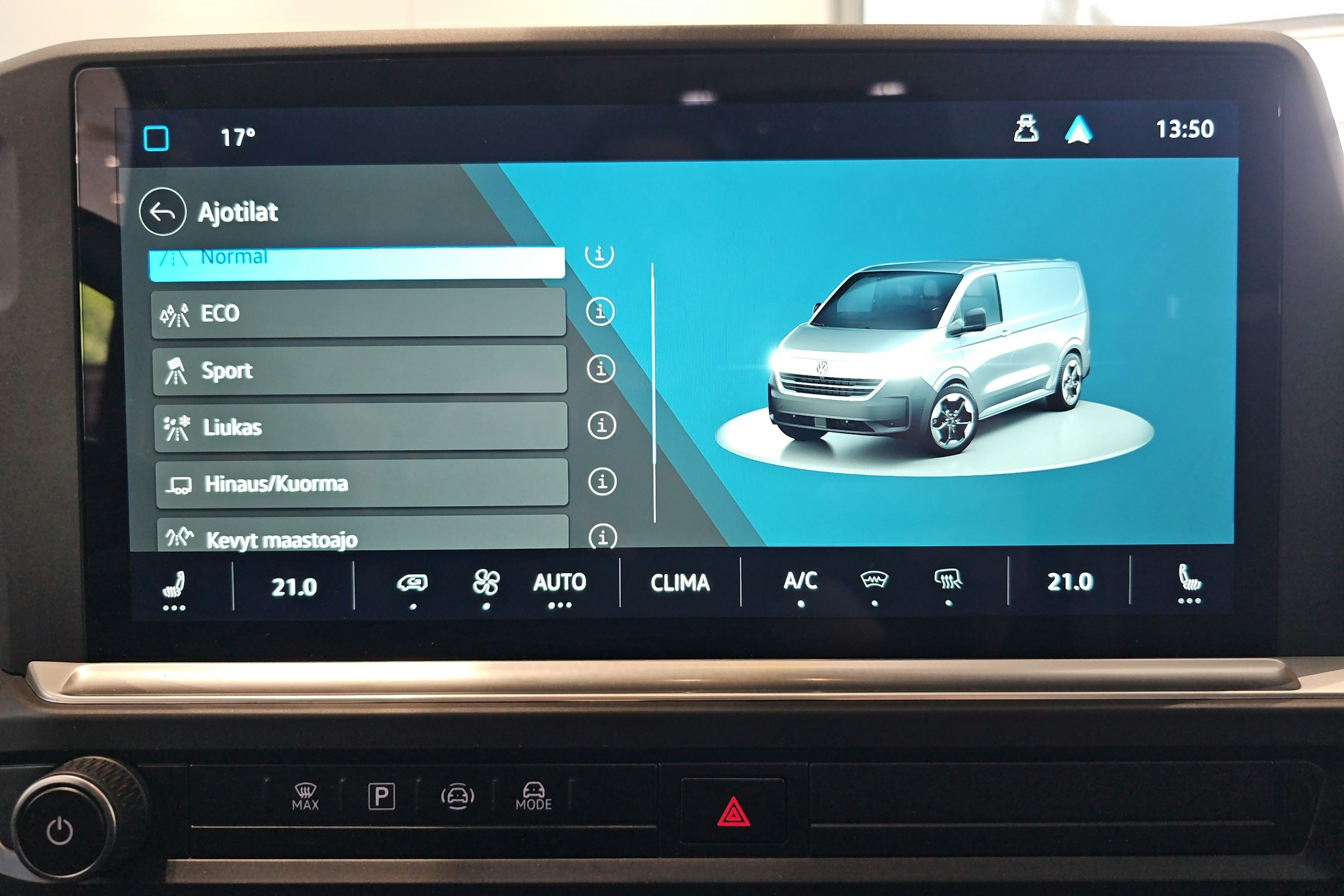 sininen Volkswagen Transporter 2025 kuva 15.