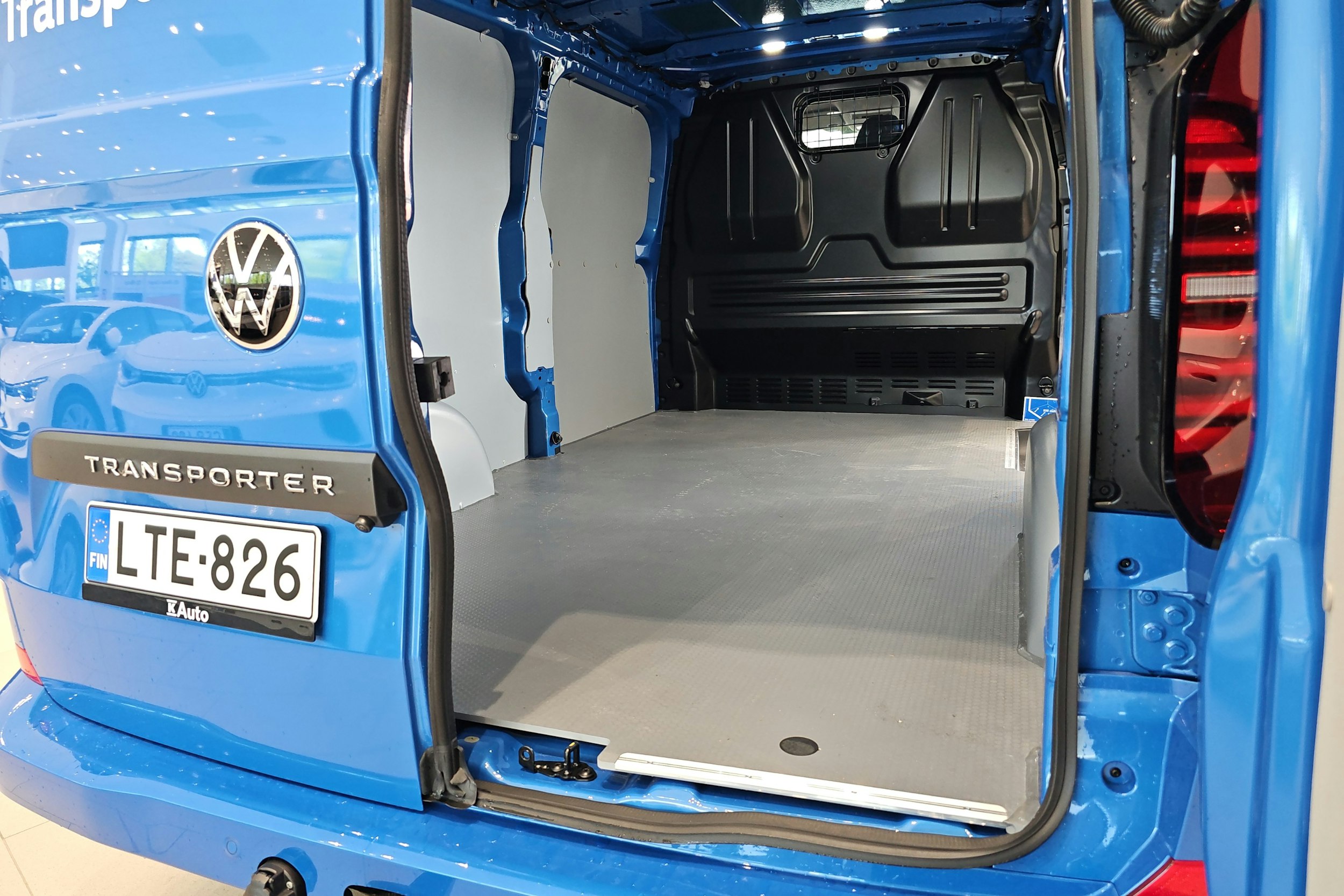 sininen Volkswagen Transporter 2025 kuva 20.