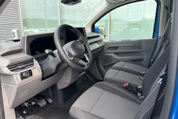 Sininen Volkswagen Transporter 2025 kuva 6.